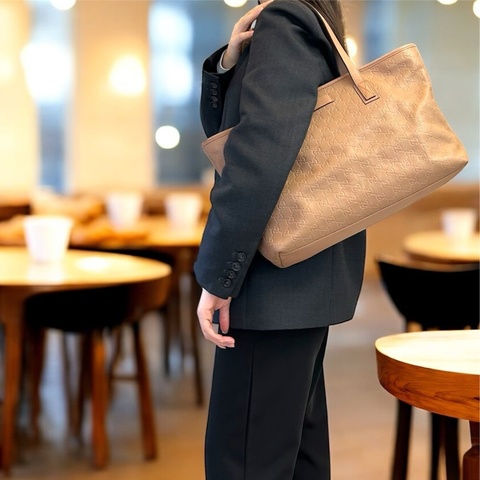 🥨超優惠Gucci藕粉色牛皮壓紋拉鍊肩背托特包211137