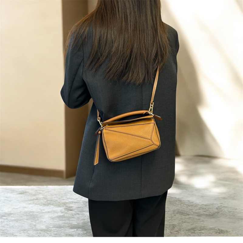 🕯️超優惠羅意威🥨絕版幾何puzzle Loewe焦糖牛皮金釦Mini Puzzle側背手提包-3