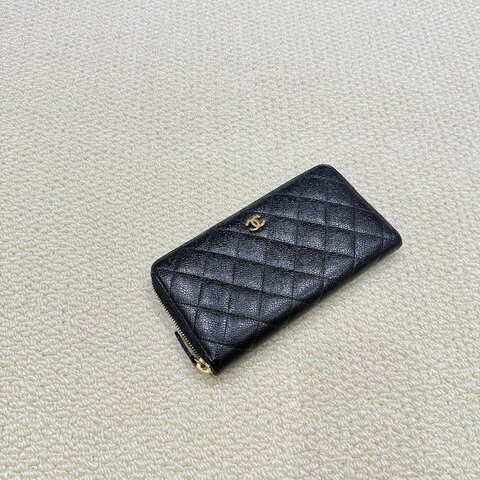 CHANEL - 黑色金釦牛皮8卡ㄇ型拉鍊長夾