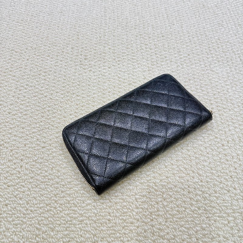 CHANEL - 黑色金釦牛皮8卡ㄇ型拉鍊長夾-1