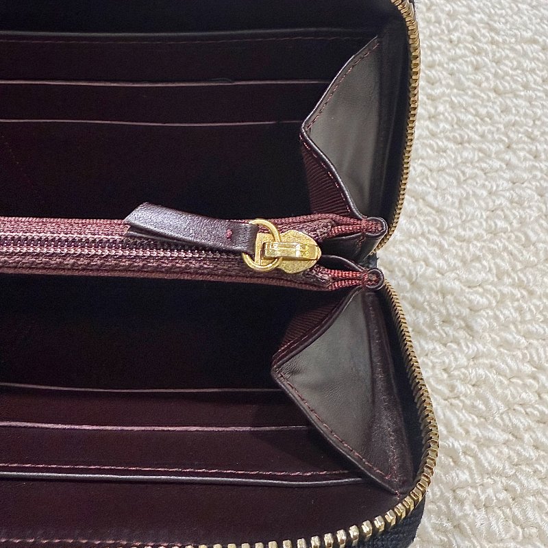 CHANEL - 黑色金釦牛皮8卡ㄇ型拉鍊長夾-12