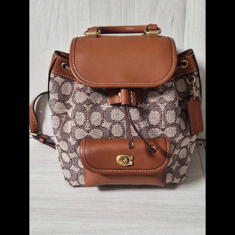 coach riya21老花緹花後背包-1