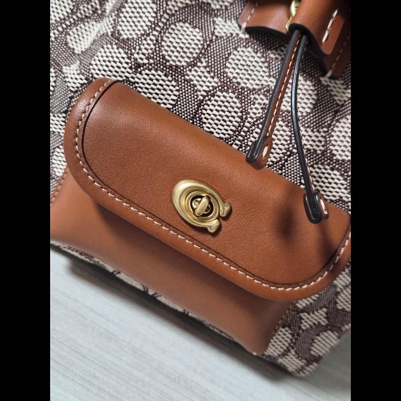 coach riya21老花緹花後背包-8