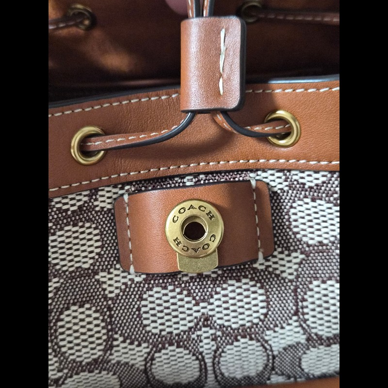 coach riya21老花緹花後背包-9