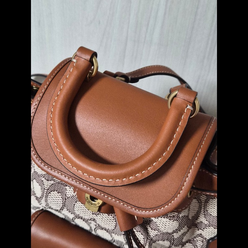 coach riya21老花緹花後背包-11