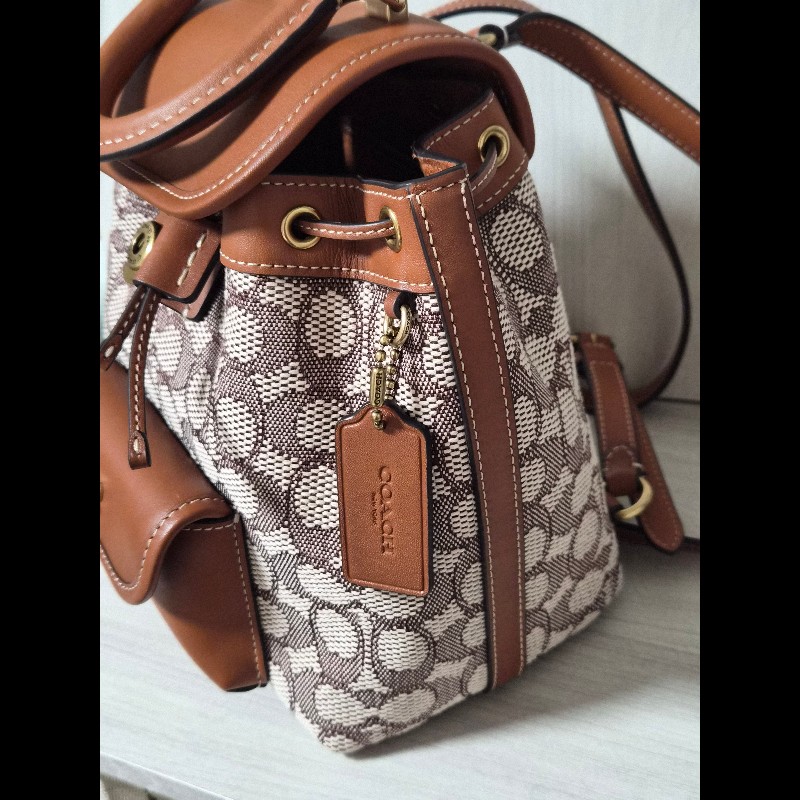 coach riya21老花緹花後背包-12