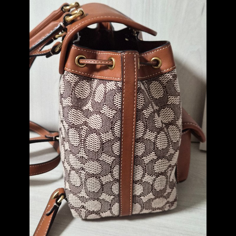 coach riya21老花緹花後背包-13