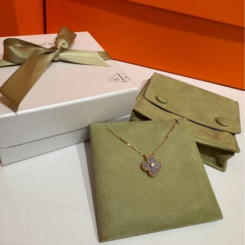 ✨VCA 梵克雅寶 23年聖誕節限定 99新 大全配 超級美🥹