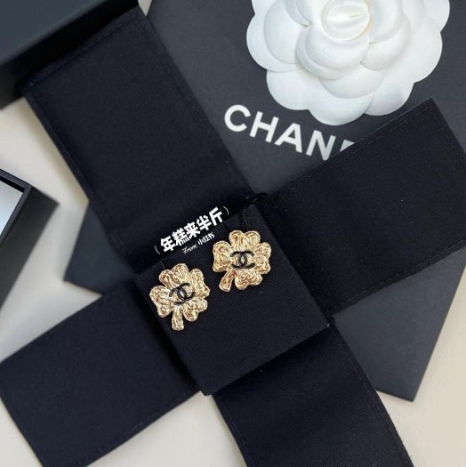 Chanel 24春夏款 讓人淪陷 金色熔岩紋理四葉草🍀美到犯規 雙C耳環、耳釘-2