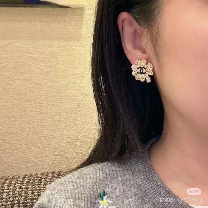 Chanel 24春夏款 讓人淪陷 金色熔岩紋理四葉草🍀美到犯規 雙C耳環、耳釘-3