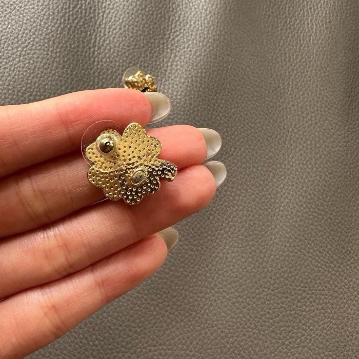 Chanel 24春夏款 讓人淪陷 金色熔岩紋理四葉草🍀美到犯規 雙C耳環、耳釘-7