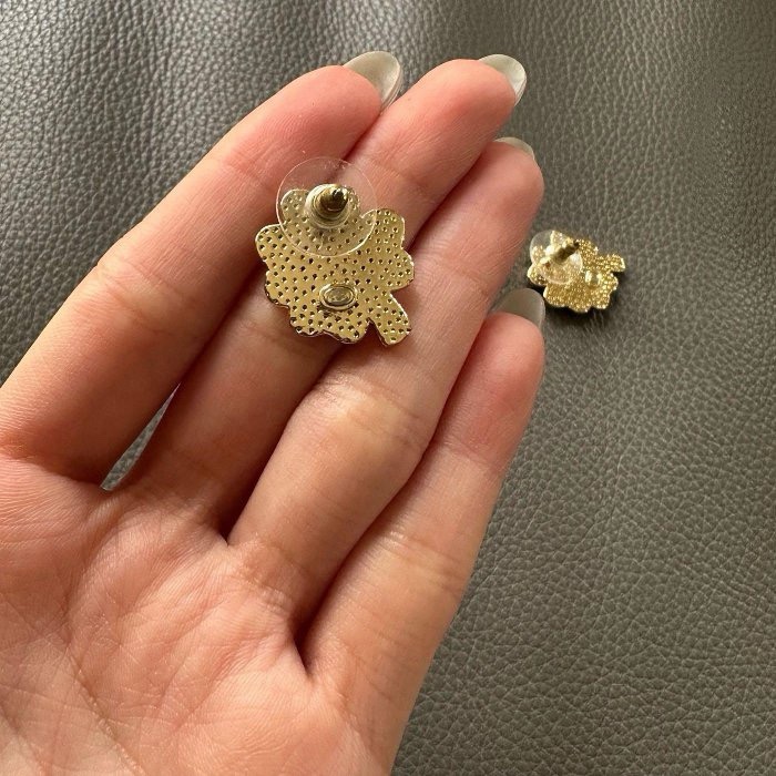 Chanel 24春夏款 讓人淪陷 金色熔岩紋理四葉草🍀美到犯規 雙C耳環、耳釘-9