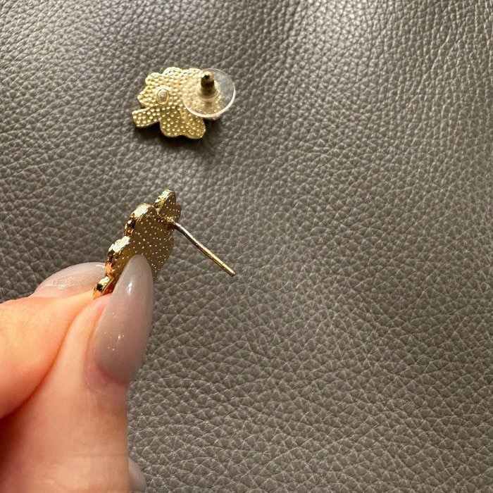 Chanel 24春夏款 讓人淪陷 金色熔岩紋理四葉草🍀美到犯規 雙C耳環、耳釘-10