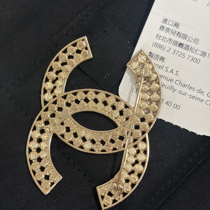 香奈兒水鑽胸針全新無瑕疵-1