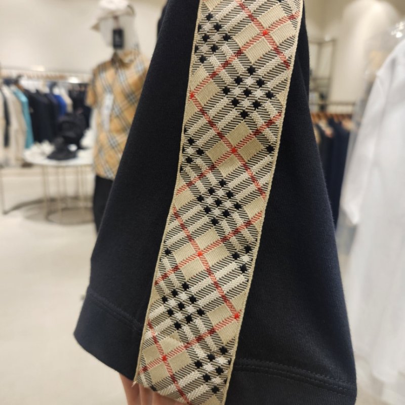 🎉2026新品好折扣✨Burberry 81062481 男款修身格紋裝飾棉質短袖 T-shirt 上衣 黑色 S/M/L/XL-5