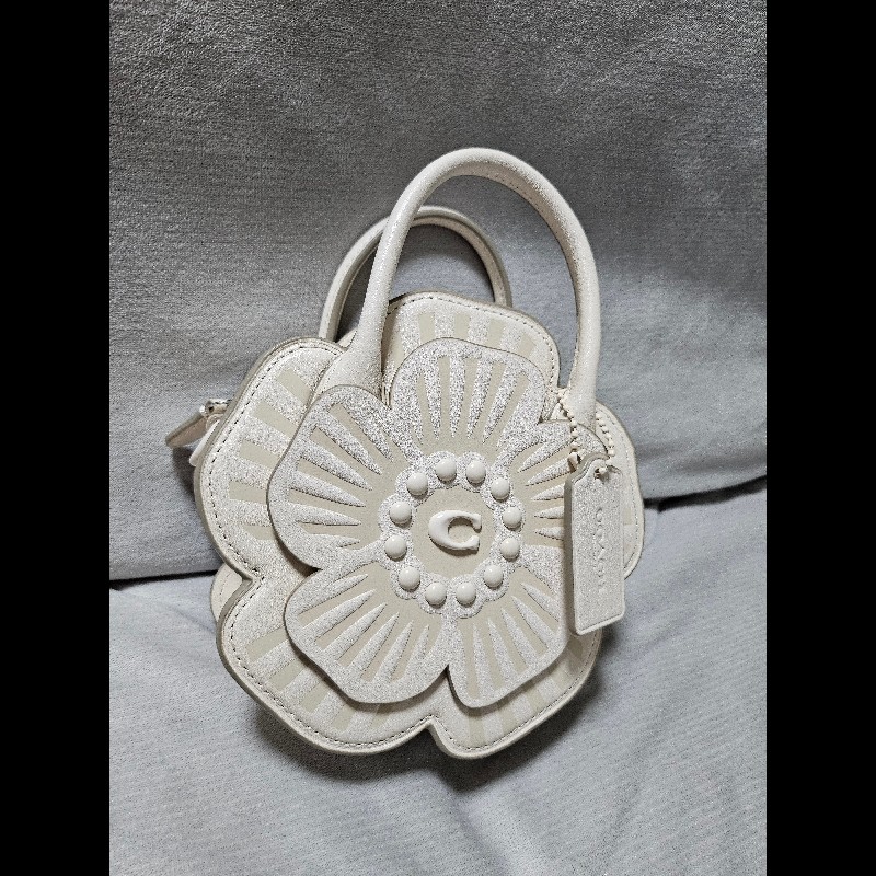 coach茶香玫瑰白斜背包-3