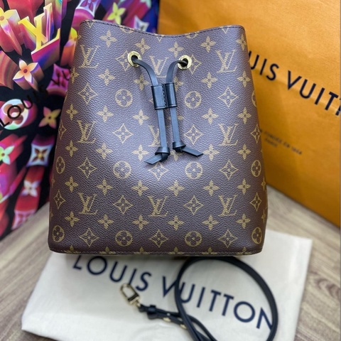 （保證正品）近全新Louis Vuitton路易威登LV 晶片款水桶包 肩背包 斜背包 購物包M44020