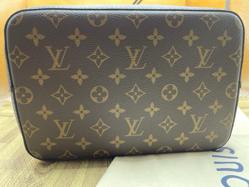 (保證正品)近全新Louis Vuitton路易威登LV 晶片款水桶包 肩背包 斜背包 購物包M44020-3