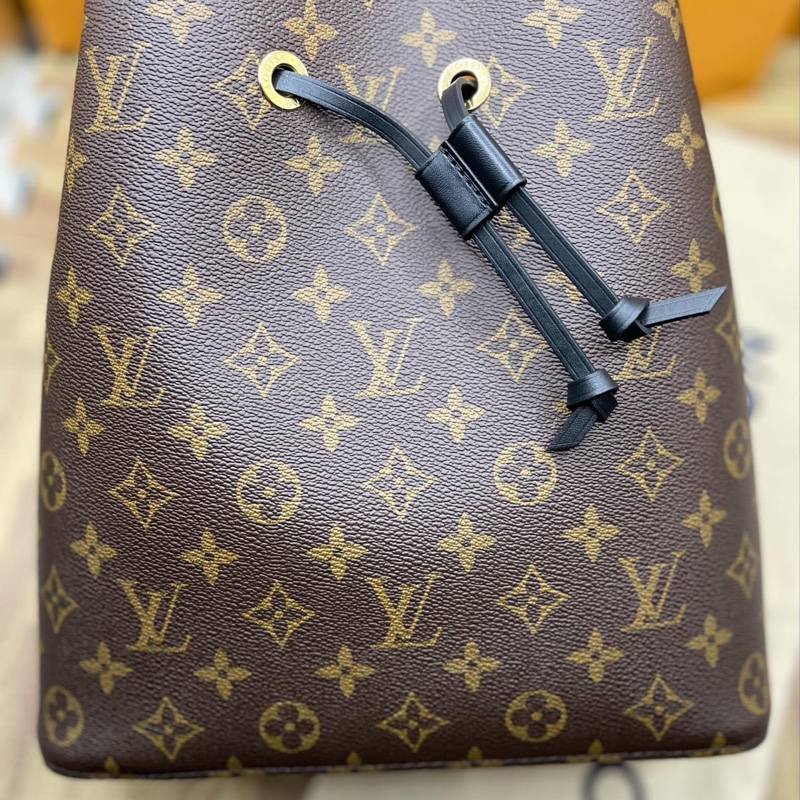 (保證正品)近全新Louis Vuitton路易威登LV 晶片款水桶包 肩背包 斜背包 購物包M44020-6