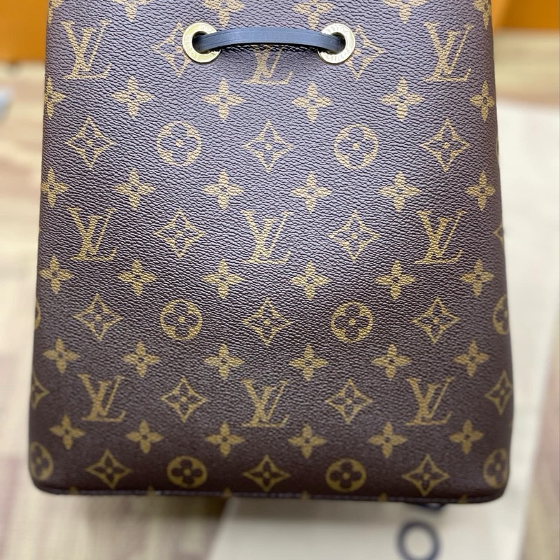 (保證正品)近全新Louis Vuitton路易威登LV 晶片款水桶包 肩背包 斜背包 購物包M44020-8