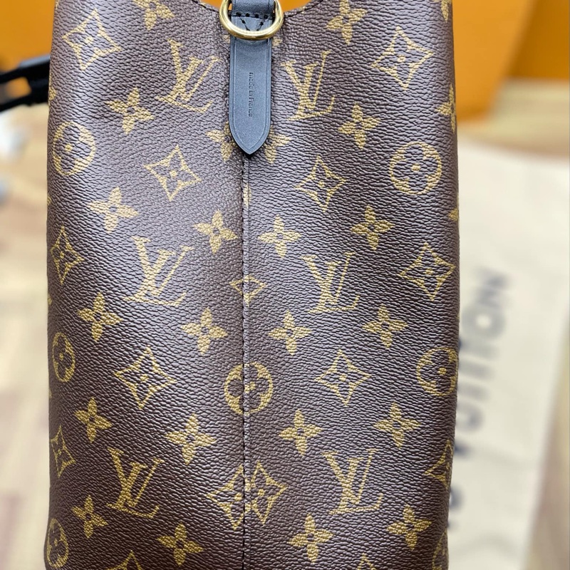 (保證正品)近全新Louis Vuitton路易威登LV 晶片款水桶包 肩背包 斜背包 購物包M44020-10