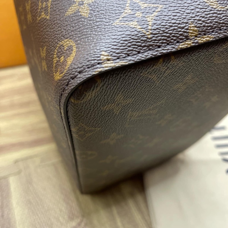 (保證正品)近全新Louis Vuitton路易威登LV 晶片款水桶包 肩背包 斜背包 購物包M44020-14