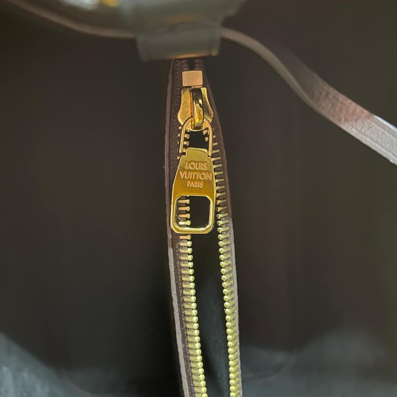 (保證正品)近全新Louis Vuitton路易威登LV 晶片款水桶包 肩背包 斜背包 購物包M44020-21