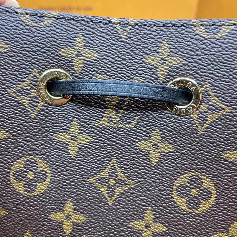 (保證正品)近全新Louis Vuitton路易威登LV 晶片款水桶包 肩背包 斜背包 購物包M44020-24