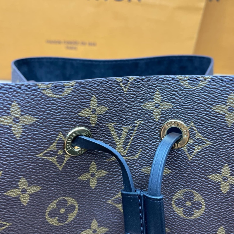 (保證正品)近全新Louis Vuitton路易威登LV 晶片款水桶包 肩背包 斜背包 購物包M44020-25