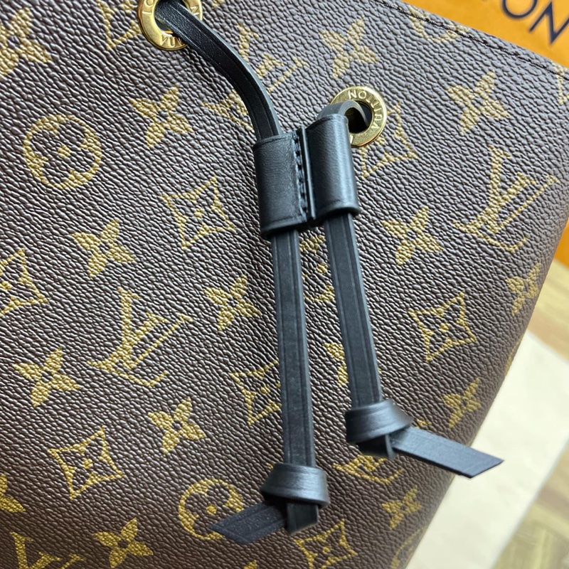 (保證正品)近全新Louis Vuitton路易威登LV 晶片款水桶包 肩背包 斜背包 購物包M44020-26