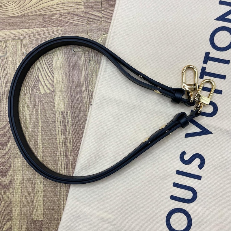 (保證正品)近全新Louis Vuitton路易威登LV 晶片款水桶包 肩背包 斜背包 購物包M44020-31