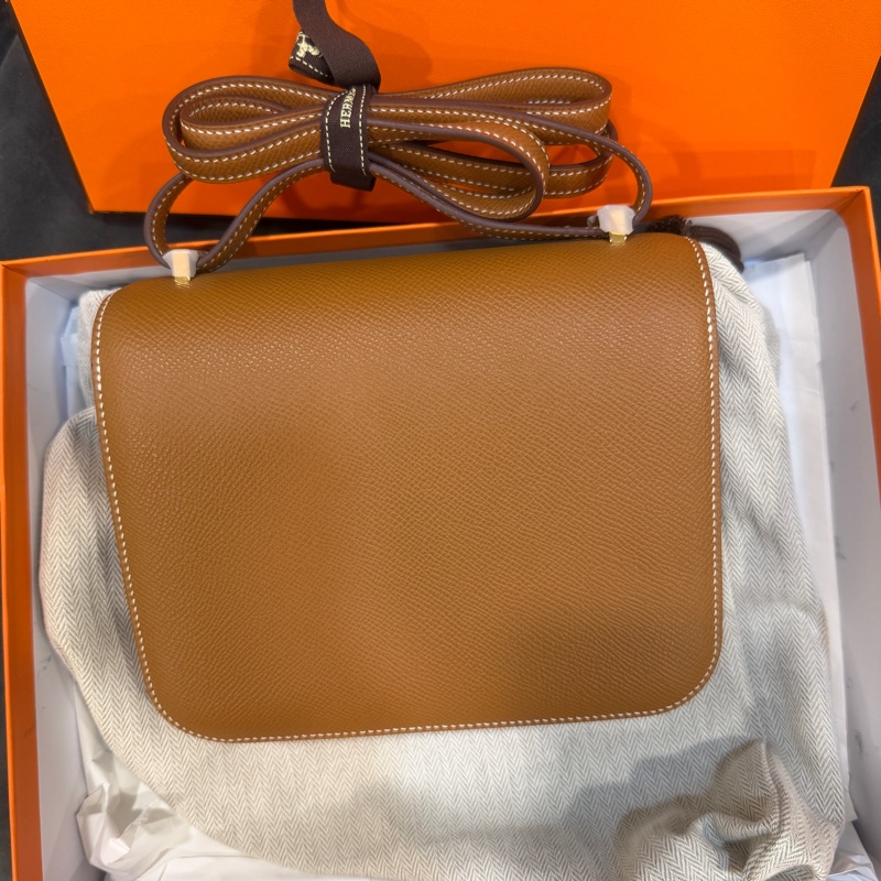 全新全配B刻❤️#愛馬仕 #金棕金 #epsom皮 #康康 19cm mini #constance-9