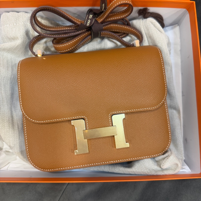 全新全配B刻❤️#愛馬仕 #金棕金 #epsom皮 #康康 19cm mini #constance-11