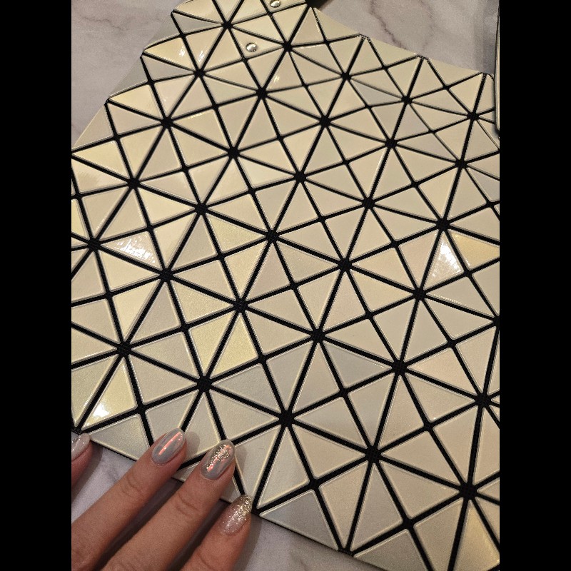 三宅一生BAOBAO 7×7格人魚珠光白透淺黃色手提包-4