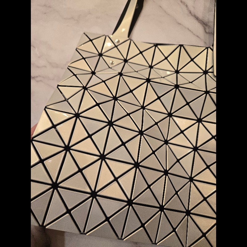 三宅一生BAOBAO 7×7格人魚珠光白透淺黃色手提包-5