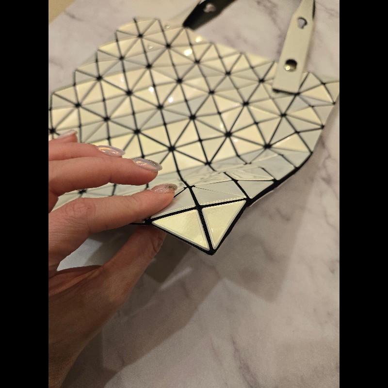 三宅一生BAOBAO 7×7格人魚珠光白透淺黃色手提包-8