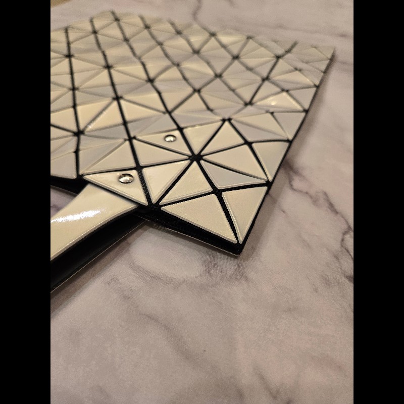 三宅一生BAOBAO 7×7格人魚珠光白透淺黃色手提包-10