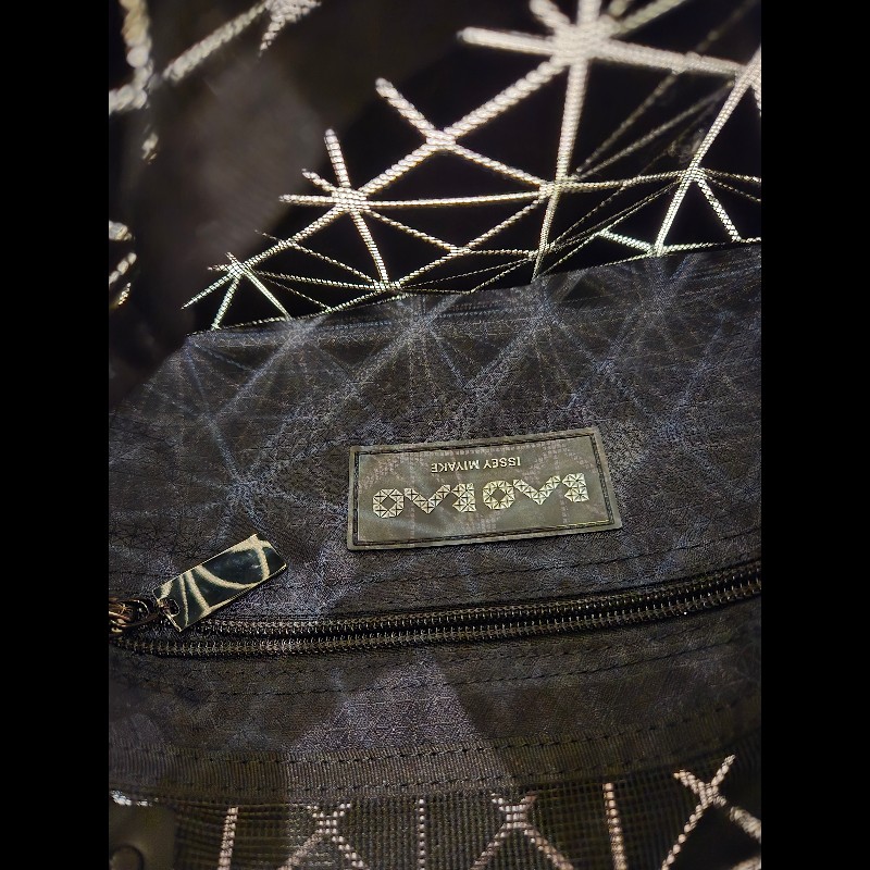 三宅一生BAOBAO 7×7格人魚珠光白透淺黃色手提包-12