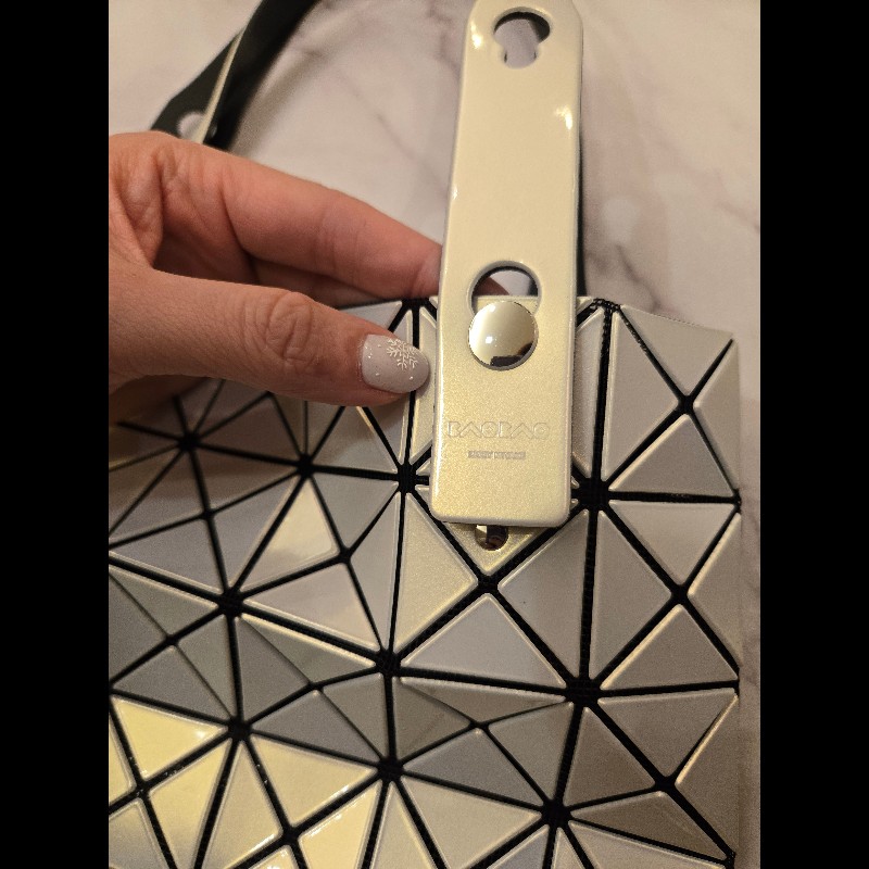 三宅一生BAOBAO 7×7格人魚珠光白透淺黃色手提包-14