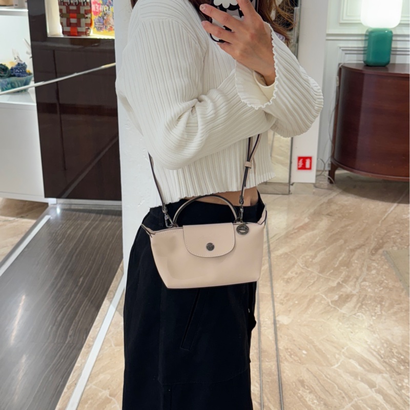 極新 歐洲專櫃購入正品 Longchamp LE PLIAGE XTRA 手拿包 XS 裸色皮革手拿包 斜背包 迷你水餃包 裸粉色-6