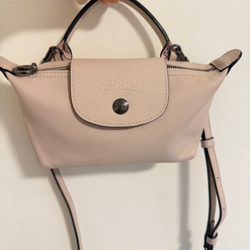 極新 歐洲專櫃購入正品 Longchamp LE PLIAGE XTRA 手拿包 XS 裸色皮革手拿包 斜背包 迷你水餃包 裸粉色-9
