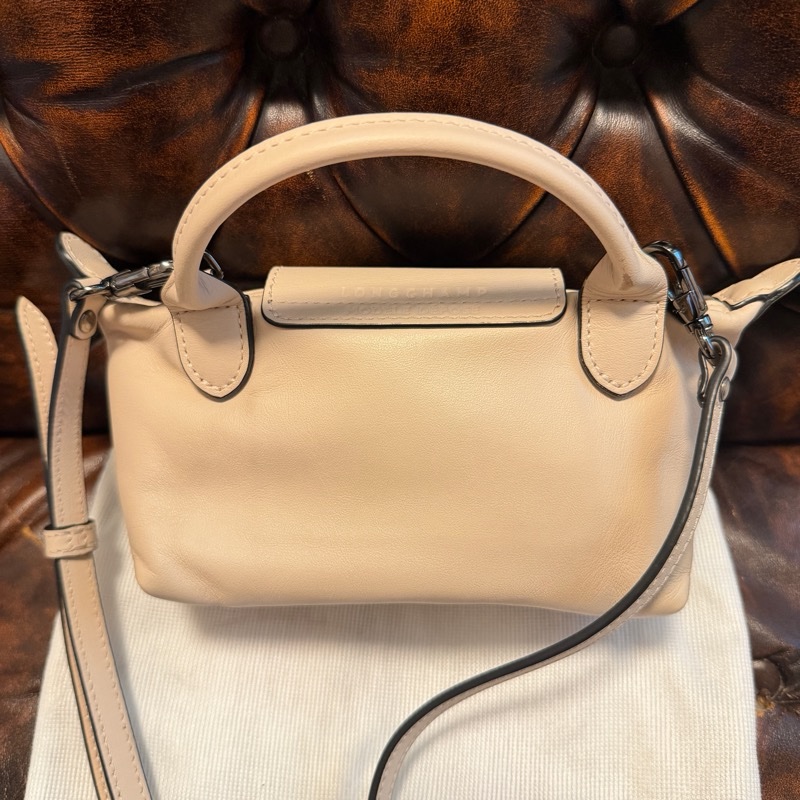 極新 歐洲專櫃購入正品 Longchamp LE PLIAGE XTRA 手拿包 XS 裸色皮革手拿包 斜背包 迷你水餃包 裸粉色-12