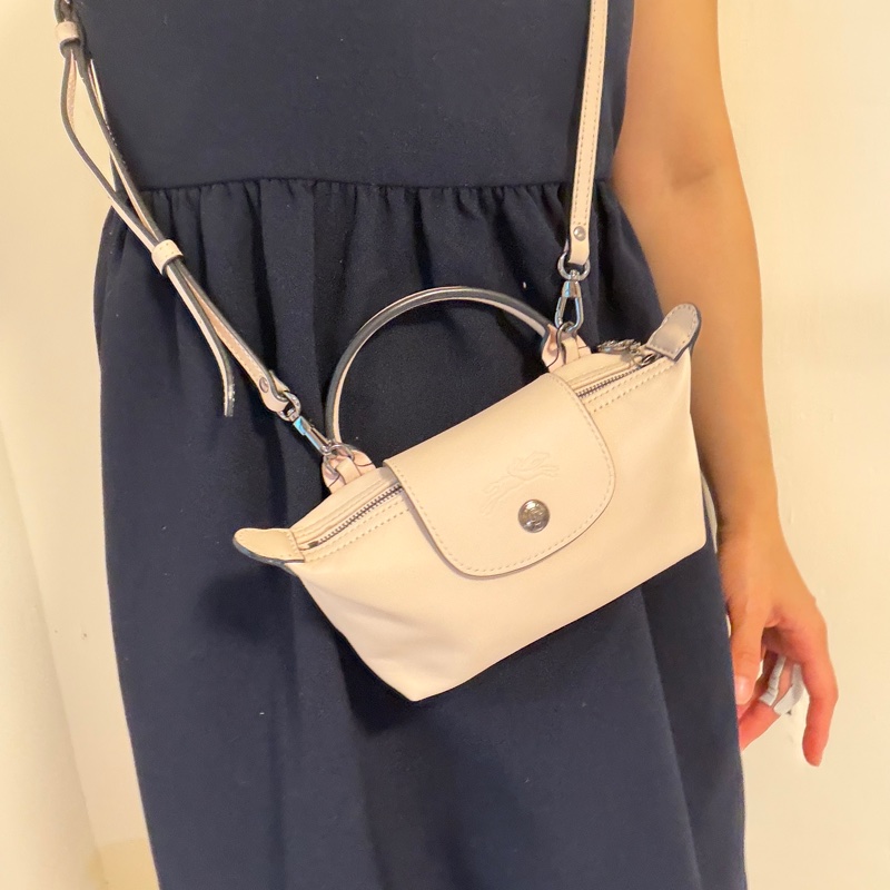 極新 歐洲專櫃購入正品 Longchamp LE PLIAGE XTRA 手拿包 XS 裸色皮革手拿包 斜背包 迷你水餃包 裸粉色-31