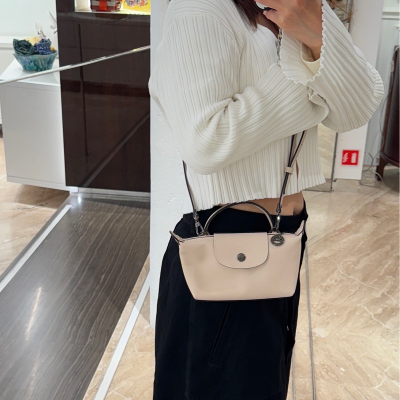 極新 歐洲專櫃購入正品 Longchamp LE PLIAGE XTRA 手拿包 XS 裸色皮革手拿包 斜背包 迷你水餃包 裸粉色-35