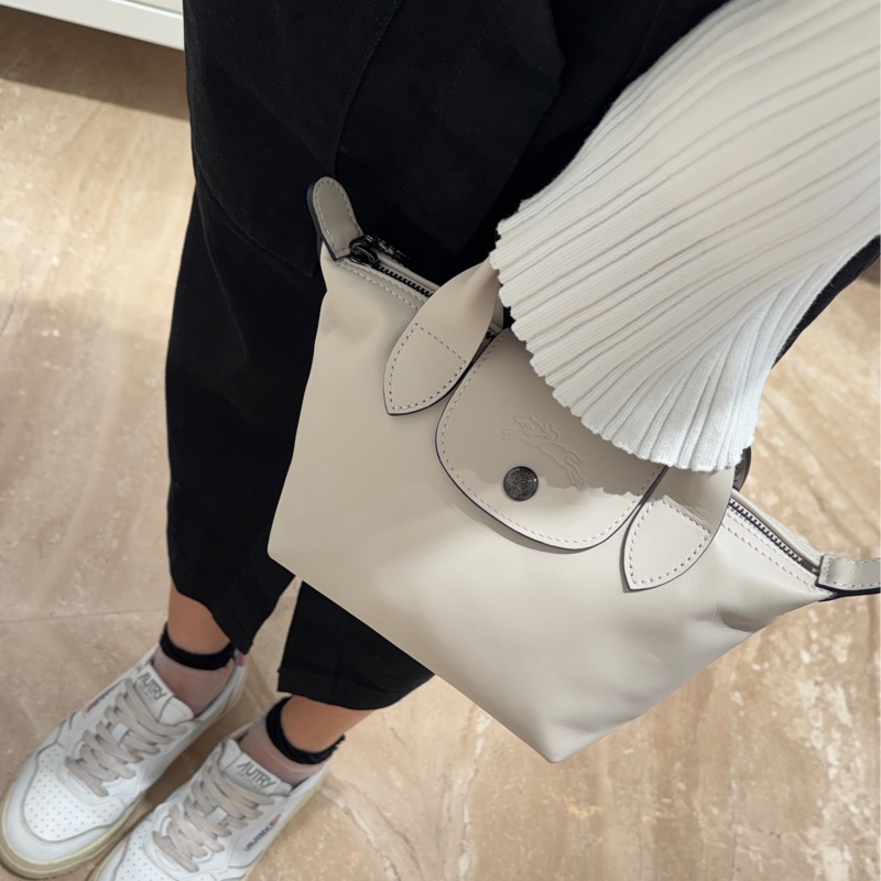 極新 歐洲專櫃購入正品 Longchamp LE PLIAGE XTRA 手拿包 XS 裸色皮革手拿包 斜背包 迷你水餃包 裸粉色-36
