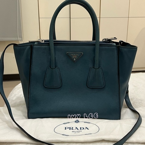 PRADA BN2619 皮革 雙拉鍊 蝙蝠包 藍綠  斜背包 肩背包 正品 二手精品