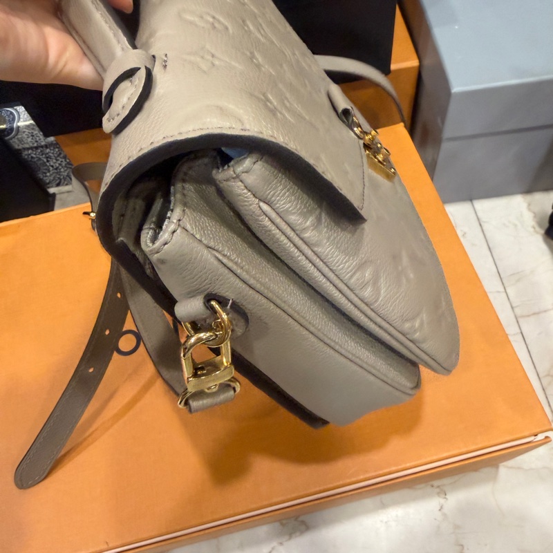 99新全配❤️ #lv #大象灰 #全皮 #郵差包 #斜背包-4