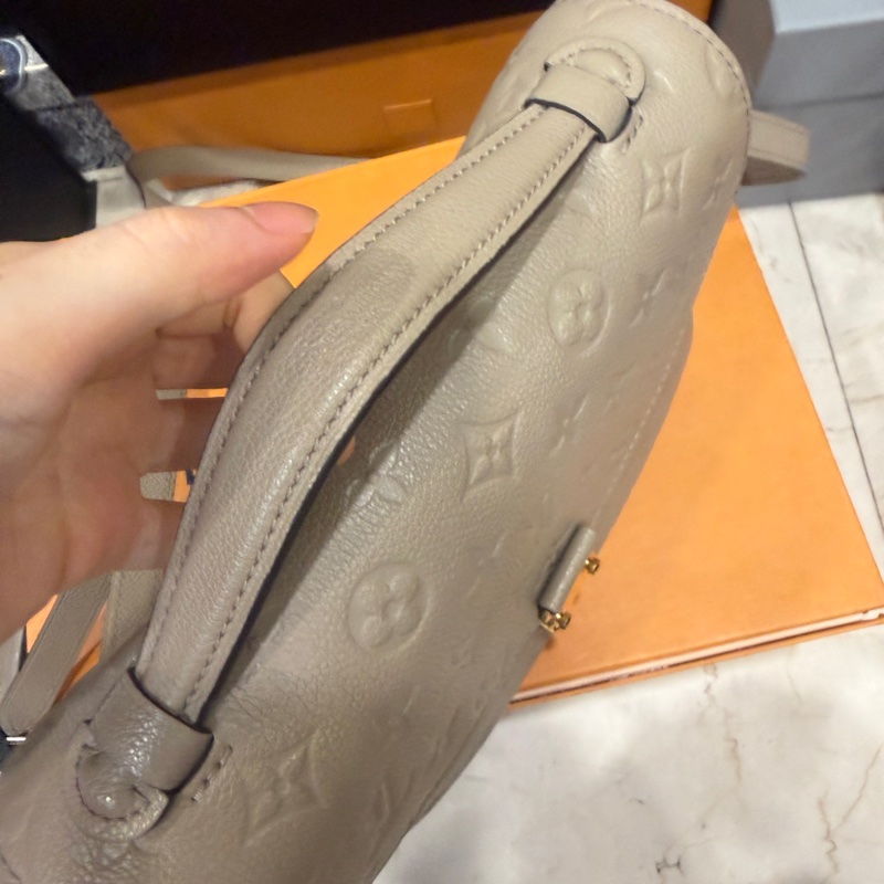 99新全配❤️ #lv #大象灰 #全皮 #郵差包 #斜背包-5