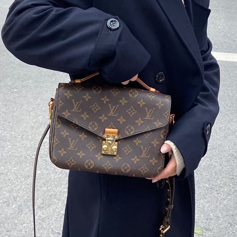 大熱款🔥99新🈶購證😍Lv老花郵差包單肩斜挎包-0
