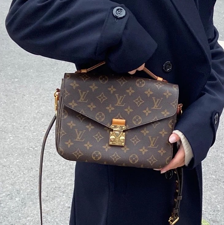 大熱款🔥99新🈶購證😍Lv老花郵差包單肩斜挎包-1